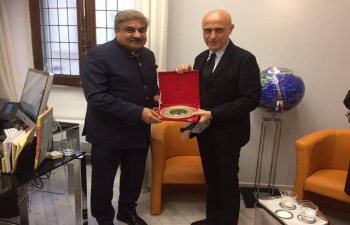 Ambassador Anil Wadhwa meeting with Mr Marco Minniti, Undersecretary of State to the Presidency of the Council of Ministers, Italy (23.11.2016)